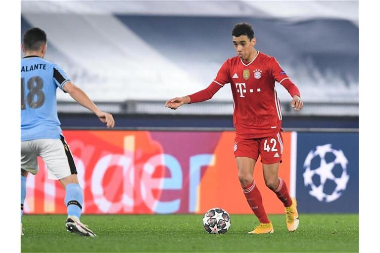 Münchens Jamal Musiala (r) zeigte gegen Lazio eine starke Leistung. Foto: Giuseppe Maffia/dpa