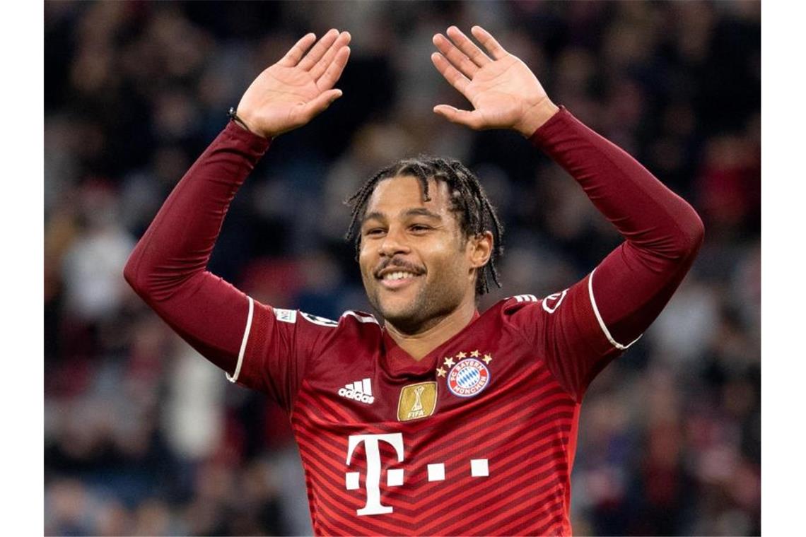 Lewandowski-Show - FC Bayern nach Sieg im Achtelfinale Münchens Serge Gnabry jubelt nach seinem Treffer zum 2:0. Foto: Sven Hoppe/dpa