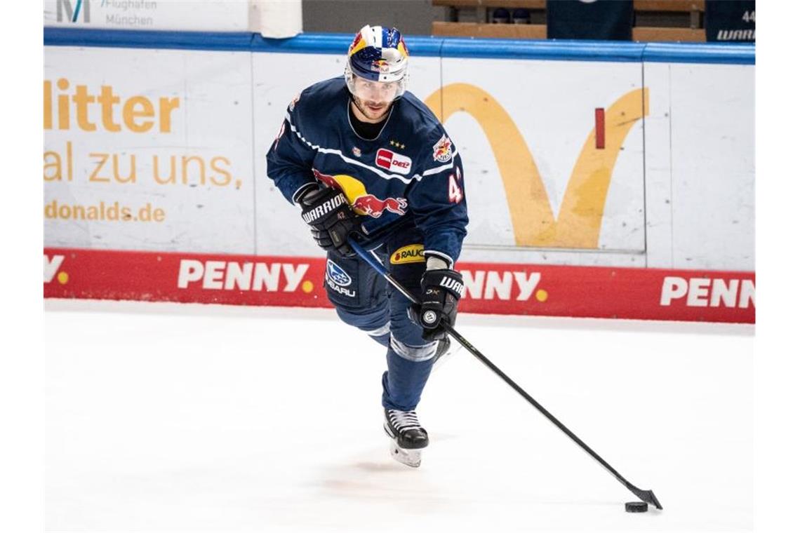 EHC Red Bull München setzt Zeichen gegen Eisbären Berlin Münchens Yasin Ehliz traf zum zwischenzeitlichen 3:1. Foto: Matthias Balk/dpa