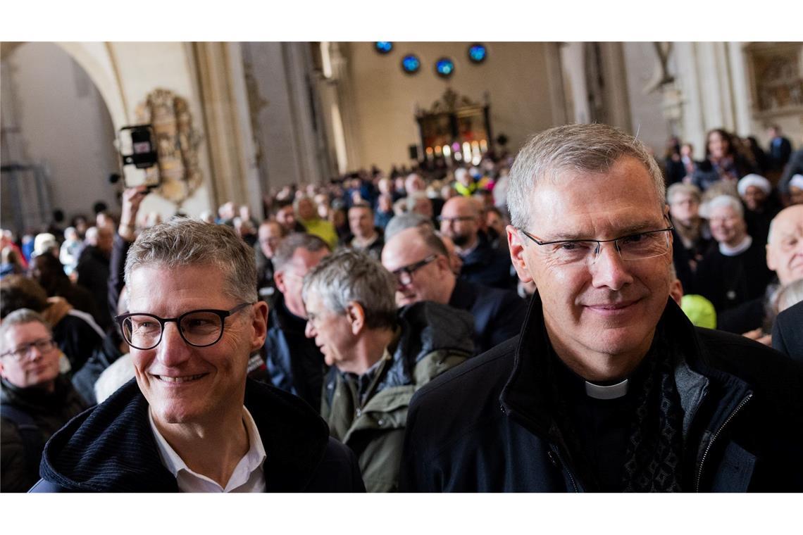 Münsters Oberbürgermeister Tilmann Fuchs (Grüne) war unter den Besuchern im Dom und begrüßte den gerade ernannten Bischof.
