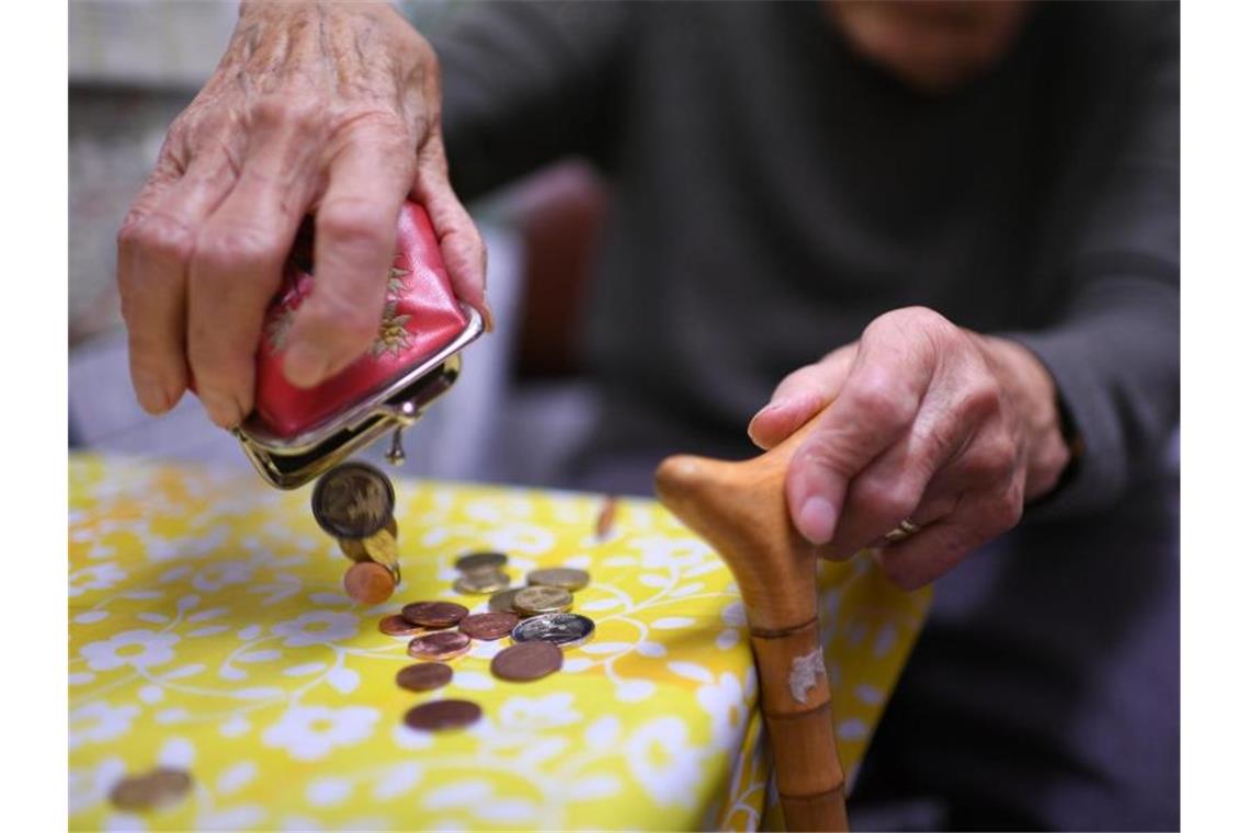 Müssen Menschen in Deutschland in Zukunft (noch) länger arbeiten? Manche Experten halten das für unvermeidbar. Foto: picture alliance / Felix Kästle/dpa