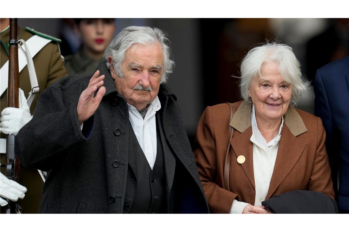 Idol der Linken: Uruguays Ex-Präsident Mujica gestorben Mujica starb an der Seite seiner Frau Lucia Topolansky auf seinem Bauernhof vor den Toren von Montevideo.