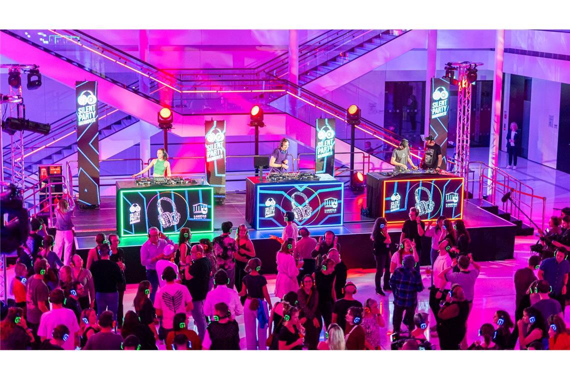 Silent Party: Landtag wird für sechs Stunden zum Club Musik gab es auf Kopfhörern.