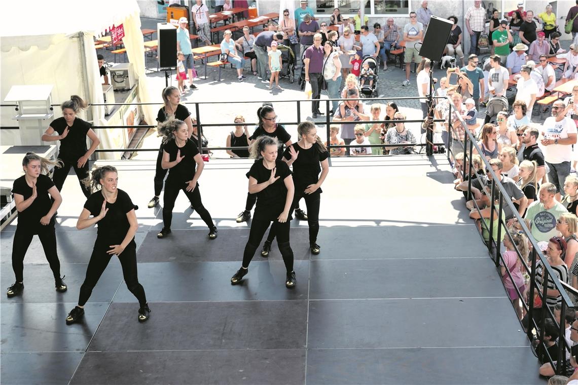 Musik- und Tanzschulen tragen auch auf dem diesjährigen Straßenfest zum Programm bei. Vermehrt sollen sich 2022 auch die Sportvereine auf der Bühne präsentieren können – unter anderem bei einen Mitmachsportprogramm. Archivfoto: Edgar Layher