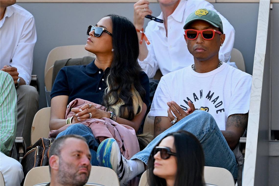Musiker und Designer Pharrell Williams besucht gemeinsam mit seiner Ehefrau Helen Lasichanh das Endspiel in Paris.