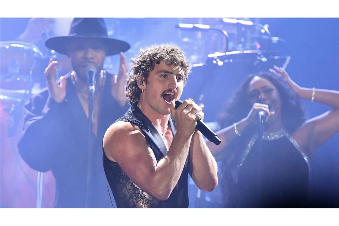 Muskeln und Moustache: Benson Boone tritt oft mit einer gewissen Ironie auf, die nicht nur, aber auch Frauen sehr gefällt. (Archivbild)