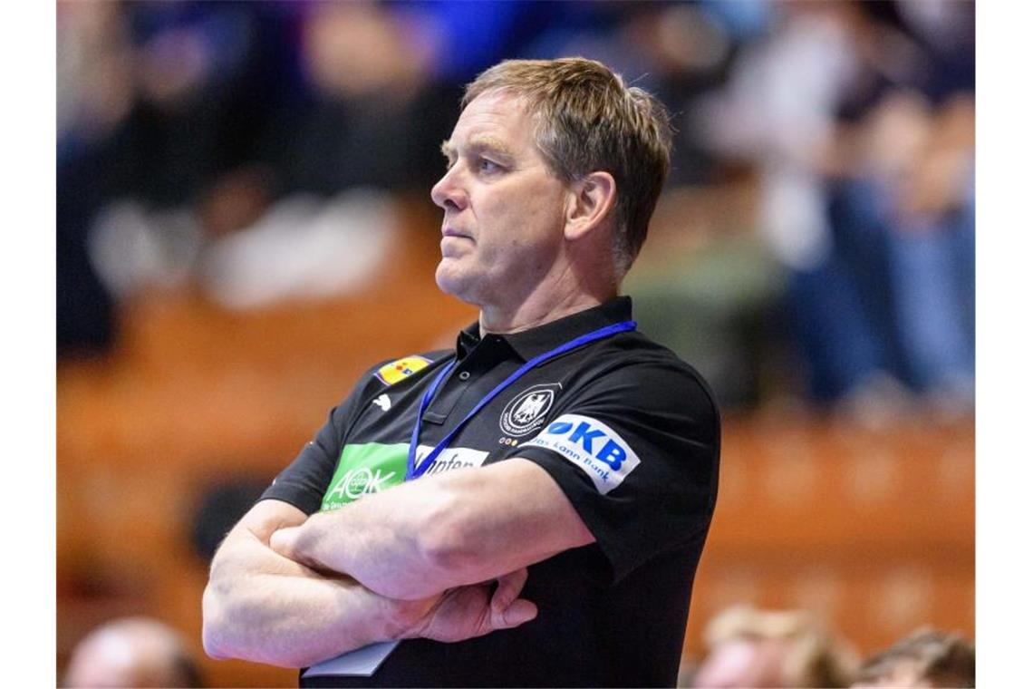Muss bei Olympia auf einige Leistungsträger verzichten: Handball-Bundestrainer Alfred Gislason. Foto: Sascha Klahn/dpa