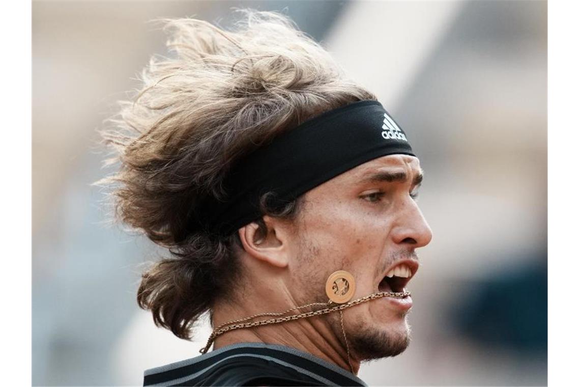 Muss gegen den Griechen Tsitsipas sein bestes Tennis abrufen, um ins Finale zu gelangen: Alexander Zverev. Foto: Thibault Camus/AP/dpa