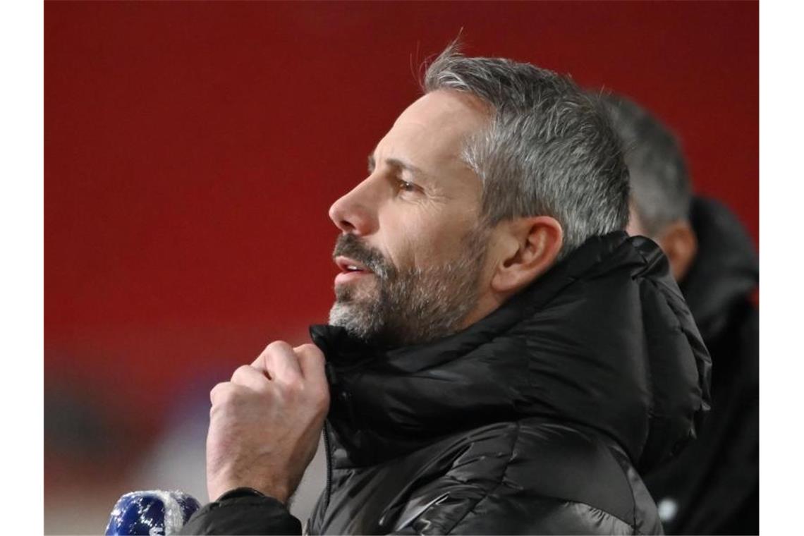 Auch Gladbach weicht gegen Manchester nach Budapest aus Muss mit seinem Team in Budapest gegen Manchester United antreten: Gladbach-Coach Marco Rose. Foto: Marijan Murat/dpa