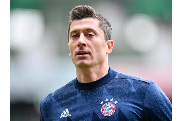 Muss nach seiner Länderspiel-Verletzung pausieren: Bayern-Torjäger Robert Lewandowski. Foto: Martin Meissner/AP-Pool/dpa