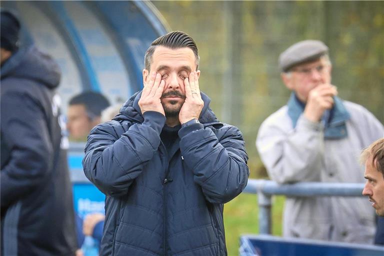 Muss nach vier Spielen ohne Niederlage mitansehen, wie seine Elf gegen Essingen verliert. TSG-Trainer Mario Marinic. Foto: Alexander Becher