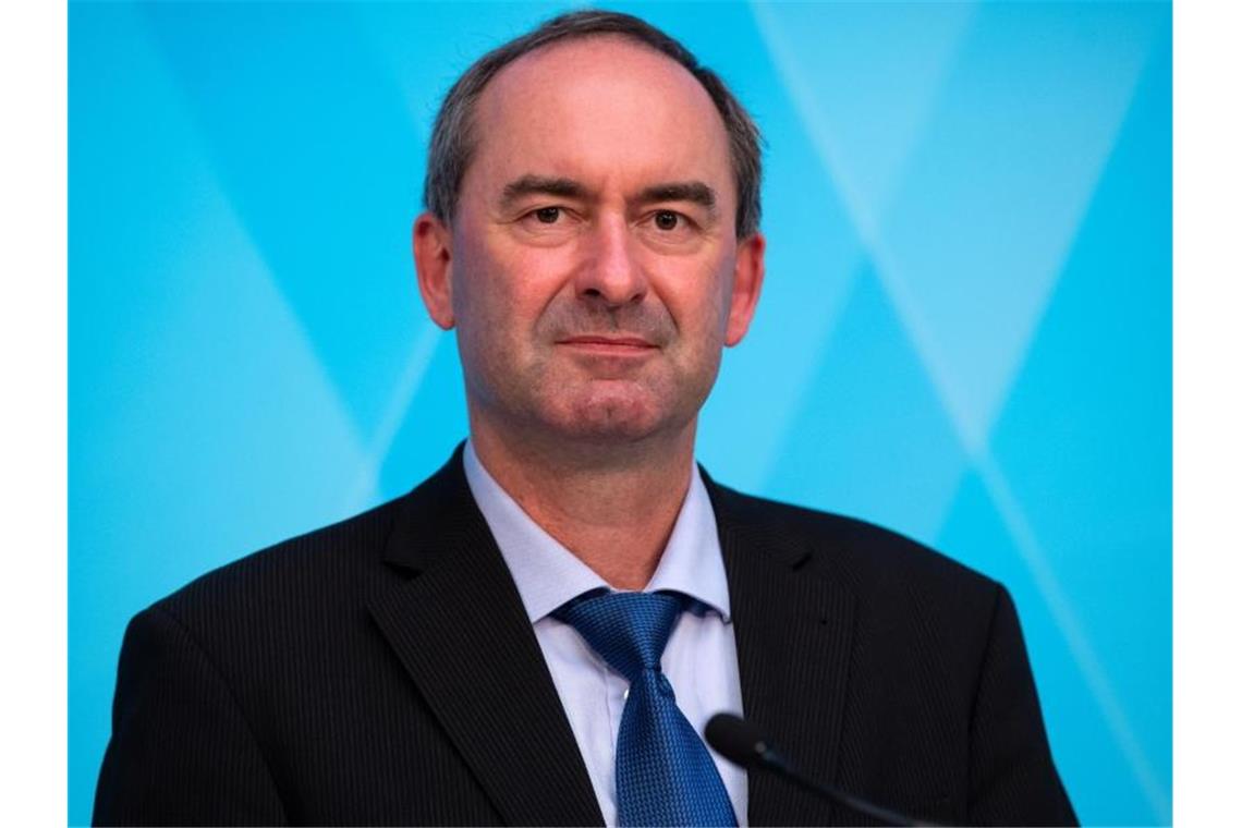 Aiwanger: Grüne praktizieren „Mobbing gegen Männer“ „Muss sich entschuldigen, ein Mann zu sein“: Der Chef der Freien Wähler, Hubert Aiwanger, teilt gegen die Grünen aus. Foto: Sven Hoppe/dpa