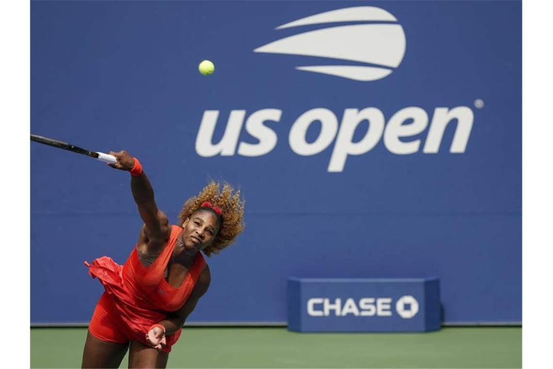 Musste für den Einzug ins Halbfinale schwer rackern: Serena Williams in Aktion. Foto: Seth Wenig/AP/dpa