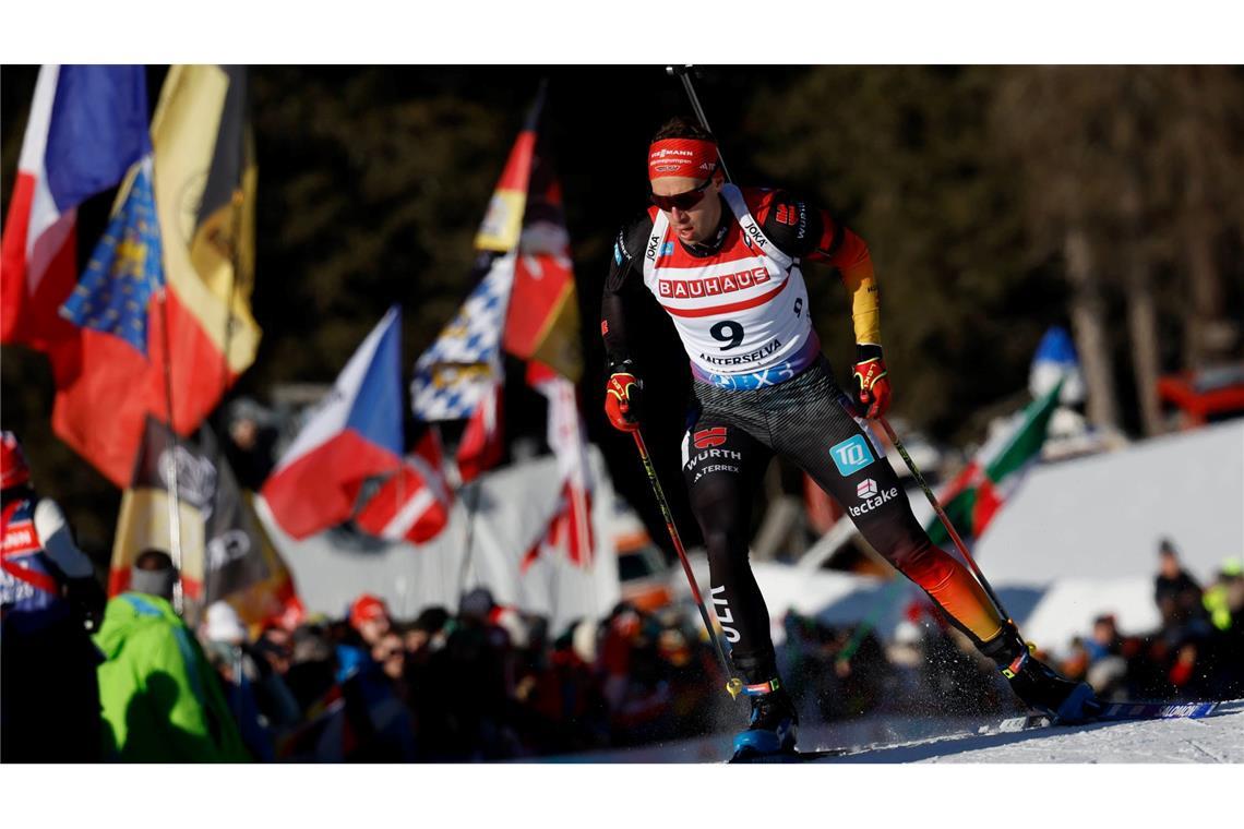Nichts zu holen: Deutsche Biathleten treffen einfach nicht Musste gleich sechsmal in die Strafrunde: Simon Kaiser.