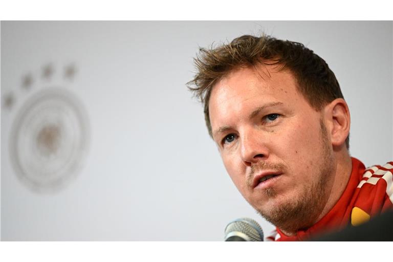 Musste Lennart Karl trösten: Bundestrainer Julian Nagelsmann
