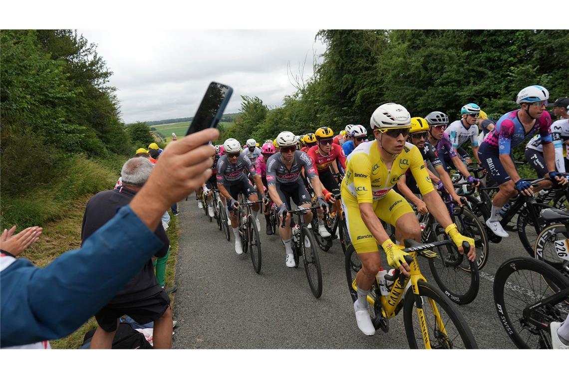 Sturz-Drama bei der Tour - Bauhaus sprintet auf Platz drei Musste nach einem heftigen Sturz aufgeben: Jasper Philipsen.