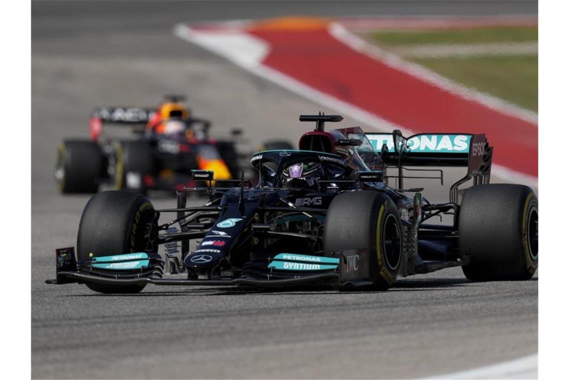 Taktik-Coup in Texas: Verstappen baut WM-Führung aus Musste sich nach einem packenden Duell mit Verstappen mit Platz zwei zufrieden geben: Weltmeister Lewis Hamilton. Foto: Nick Didlick/AP/dpa