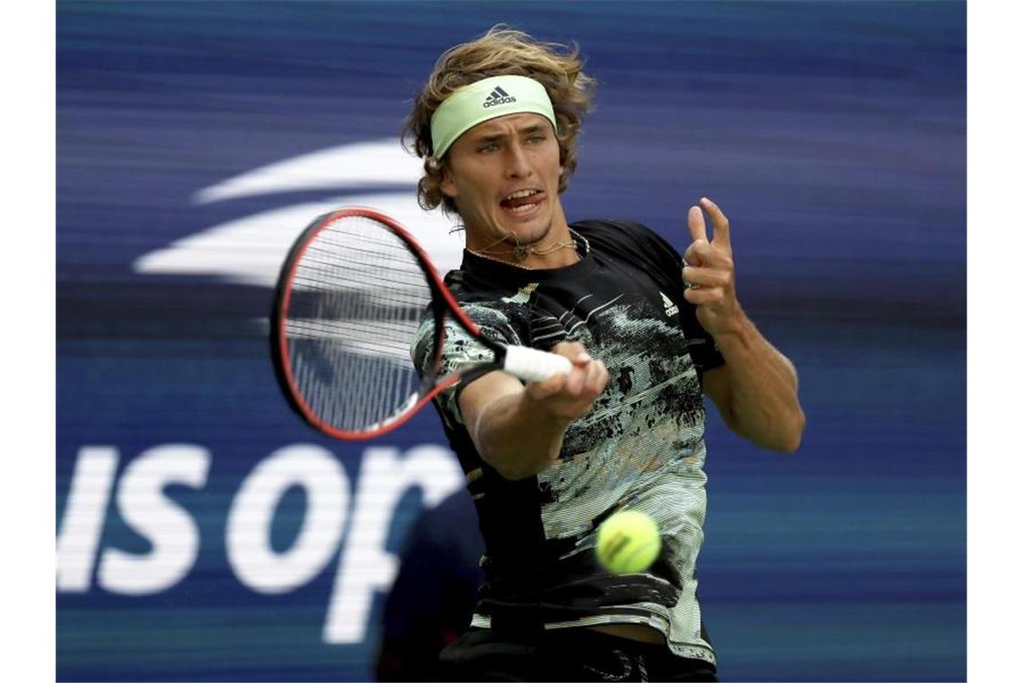 Musste wieder über fünf Sätze für den Sieg gehen: Alexander Zverev. Foto: Kevin Hagen/AP