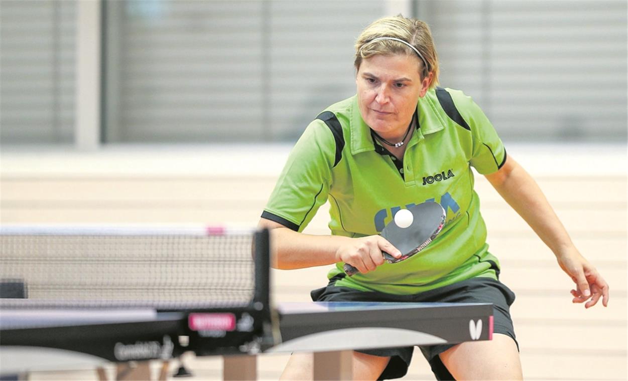 Mussten die Überlegenheit ihrer Kontrahentinnen anerkennen: Andrea Winter und die TTV-Tischtennisspielerinnen. Foto: A. Becher