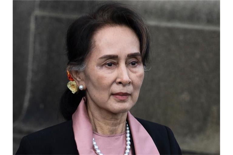 Myanmars vom Militär entmachtete Regierungschefin Aung San Suu Kyi, hier im Jahr 2019 in den Niederlanden. Foto: Peter Dejong/AP/dpa