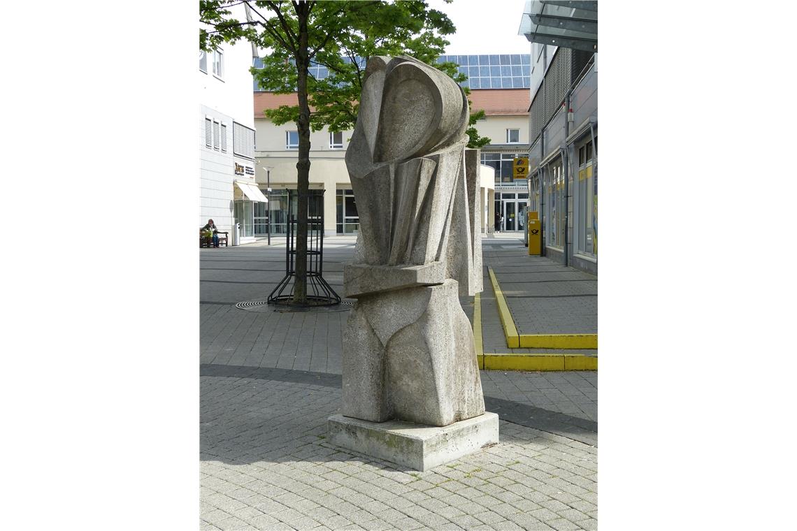 "Mystika" von Pavel Bucur im Biegel, Kalkstein, 2001