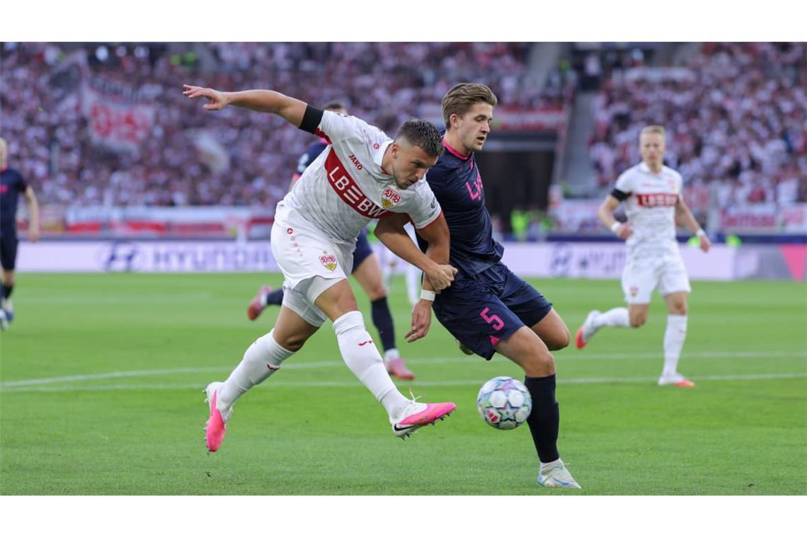 Nach anfänglicher Zurückhaltung belohnte sich der VfB Stuttgart in der 20. Minute selbst: Ermedin Demirović erzielte das 1:0.