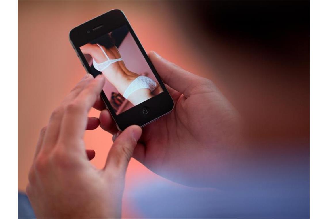 Kinderpornografie: Immer mehr Ermittlungen gegen Jugendliche Nach Angaben des bayerischen Landeskriminalamts ist die Verbreitung von Kinderpornografie unter Jugendliche ein zunehmendes Problem. Foto: picture alliance / Julian Stratenschulte/dpa