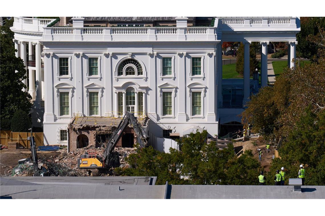 Ostflügel vom Weißen Haus für Trumps Ballsaal abgerissen Nach Angaben des Weißen Hauses wurden alle historischen Elemente aus dem Ostflügel dokumentiert und eingelagert.