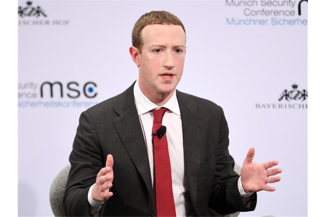 Nach Ansicht von Mark Zuckerberg wird in zehn Jahren jeder zweite Mitarbeiter nicht im Büro arbeiten. Foto: Tobias Hase/dpa