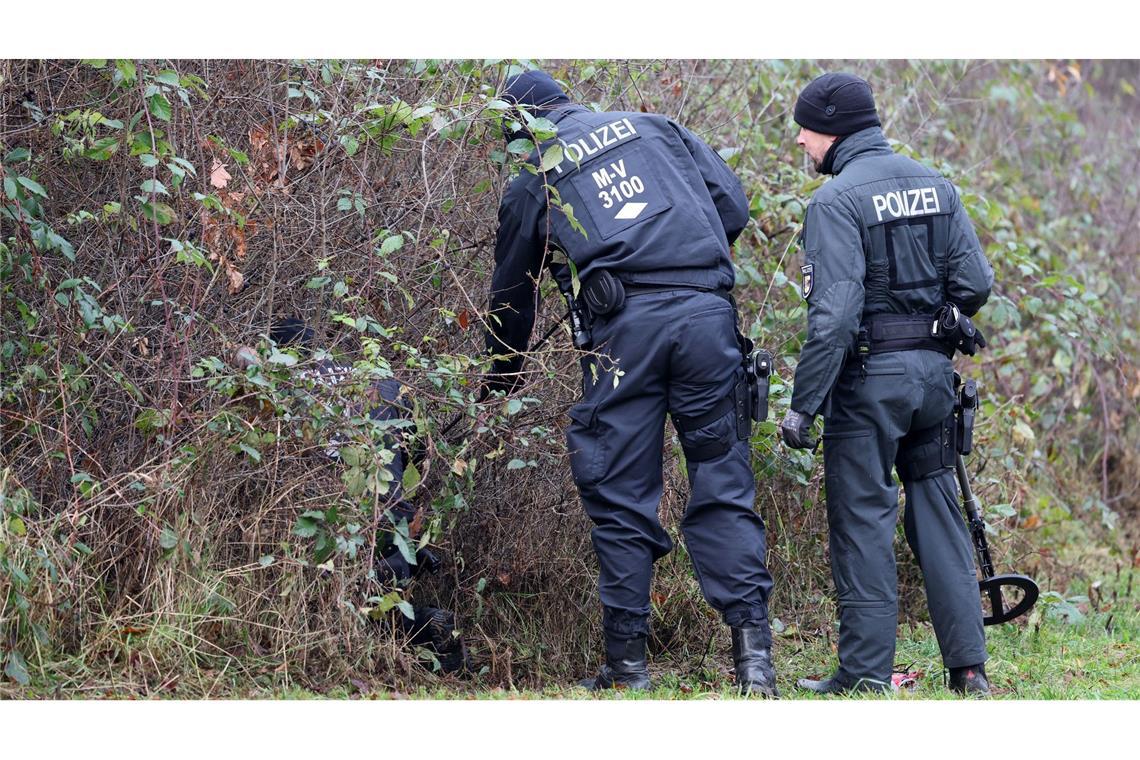 Nach Auskunft von Staatsanwaltschaft und Polizeipräsidium Rostock waren rund 20 Beamte im Einsatz.
