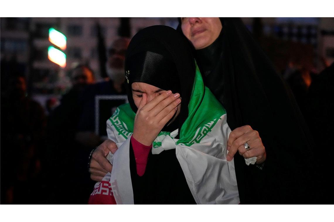 Nach Bekanntgabe des Todes von Ajatollah Ali Chamenei trauerten viele Menschen. (Foto-aktuell)