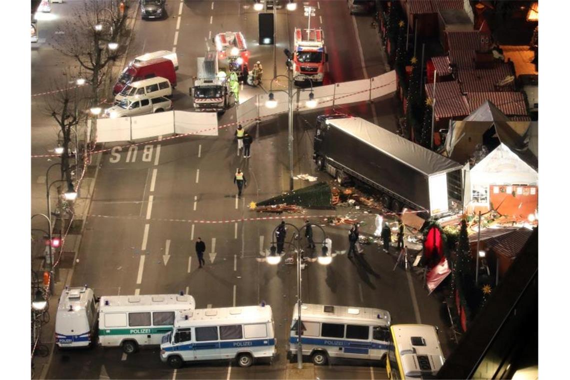 EU-Kommission legt Anti-Terror-Agenda vor Nach dem Anschlag auf dem Berliner Breitscheidplatz. Die EU-Kommission will den Kampf gegen den Terror in Europa forcieren. Foto: Michael Kappeler/dpa