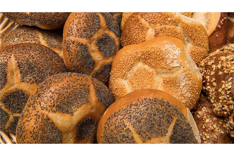 Nach dem Arbeitszeitgesetz dürfen Bäckereien bisher an Sonn- und Feiertagen bis zu drei Stunden Backwaren herstellen und liefern. (Symbolbild)