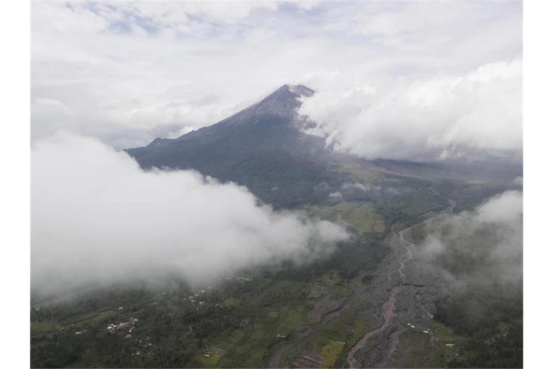Vulkanausbruch: Zahl der Toten auf Java steigt Nach dem Ausbruch des Vulkans Semeru auf der indonesischen Insel Java ist die Zahl der Toten auf 15 gestiegen. Foto: Trisnadi/AP/dpa