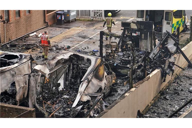 Nach dem Brandanschlag auf den Rettungsdienst einer jüdischen Gemeinde gibt es erste Festnahmen.