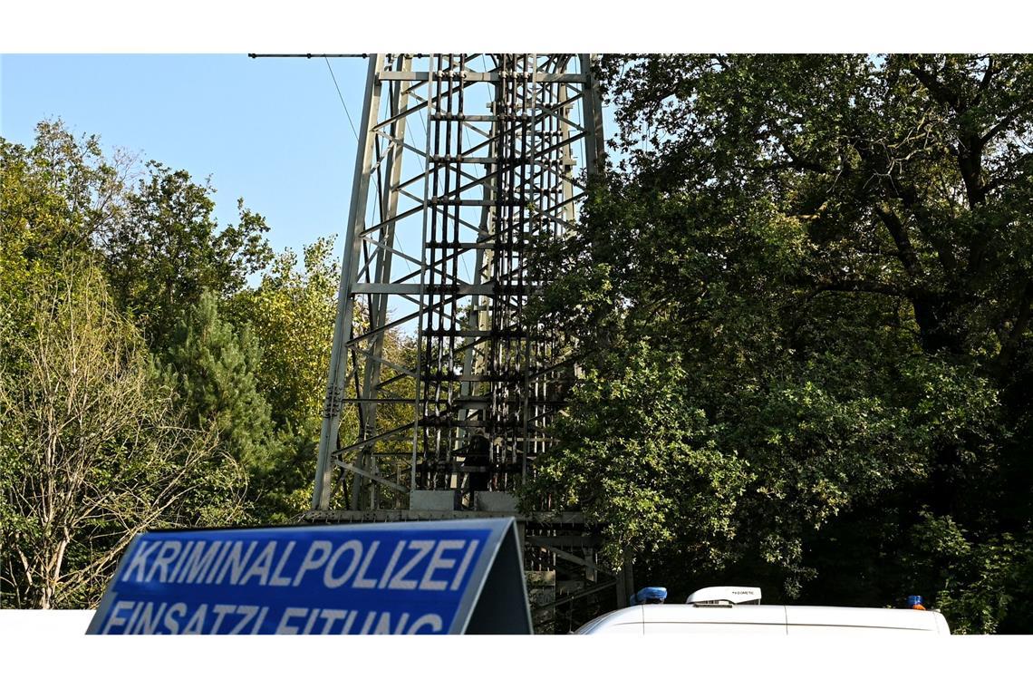 Brandanschlag auf Kabel – Zehntausende weiter ohne Strom