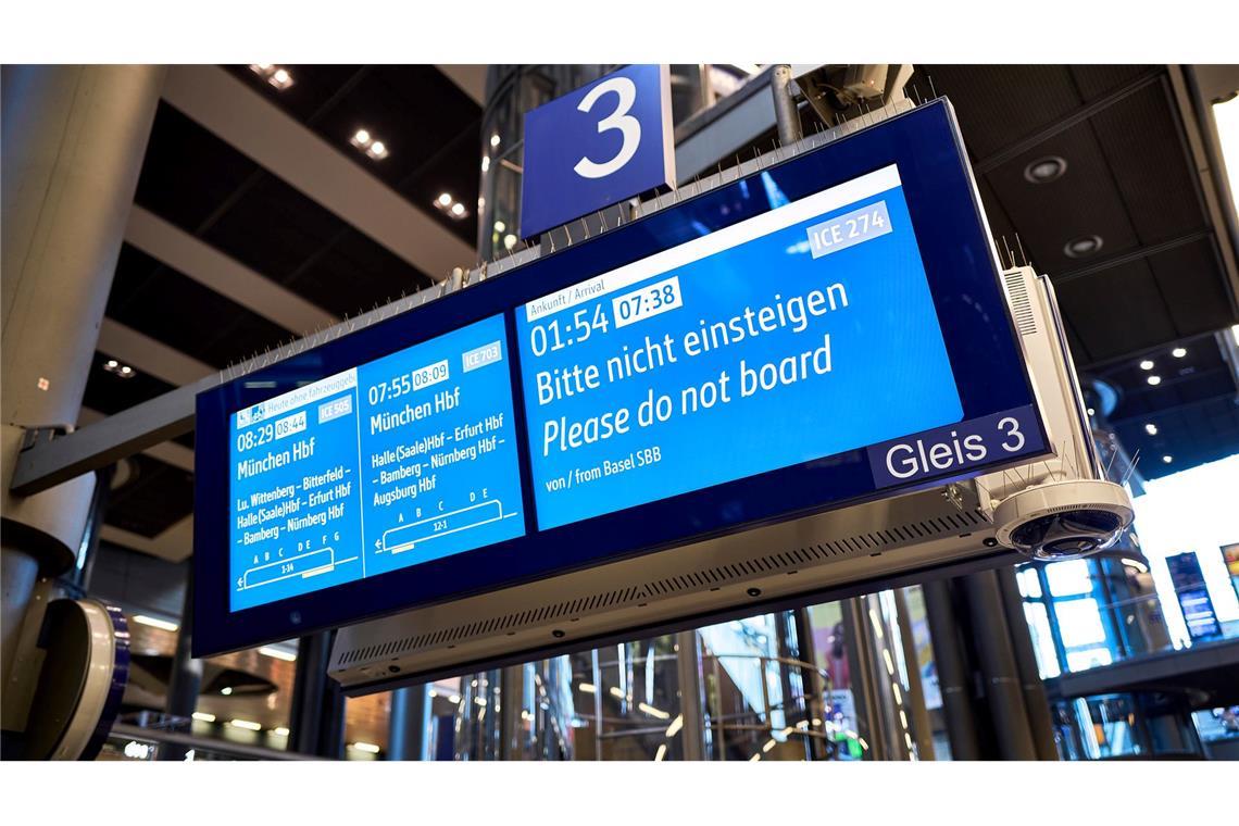 Nach dem bundesweiten Ausfall im Bahnbetrieb kam es am Morgen noch zu Verspätungen.
