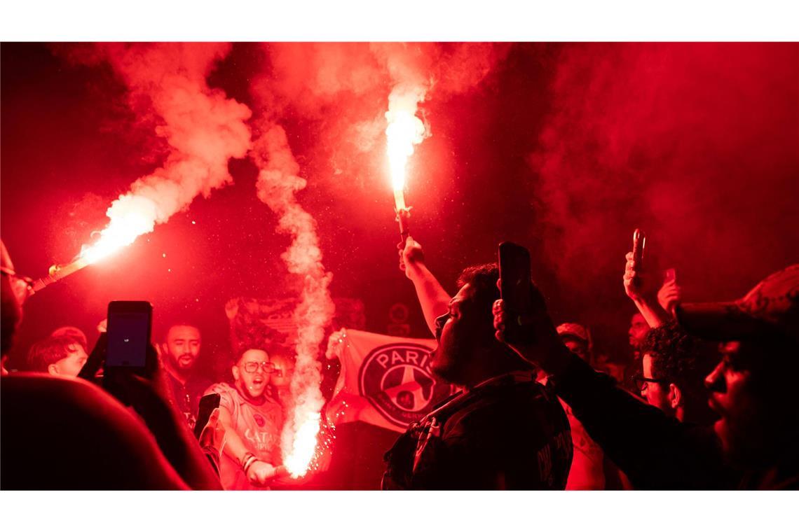 Nach dem Champions League-Sieg von PSG gegen Arsenal feierten die Fans ausgelassen – doch es kam auch zu Ausschreitungen.
