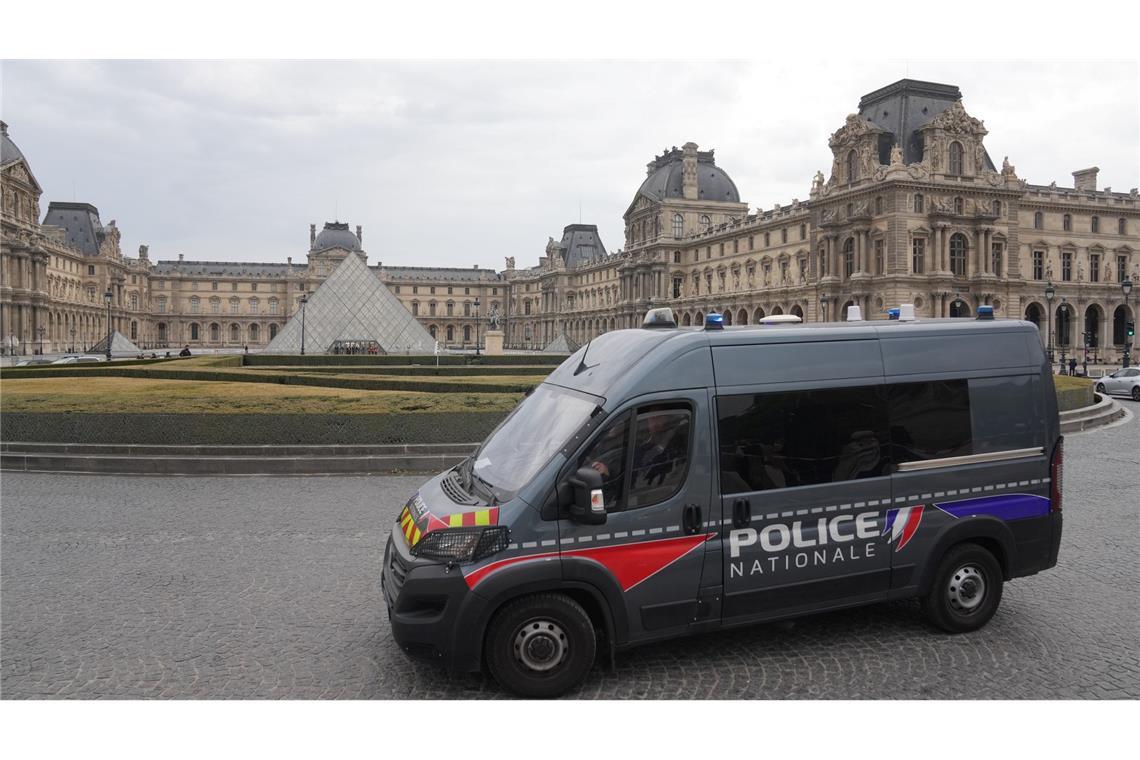 Juwelendiebstahl im Louvre – Ermittler prüfen Alarmanlage Nach dem Diebstahl im Louvre dauert die Suche nach den Tätern und ihrer Beute an (Archivbild).