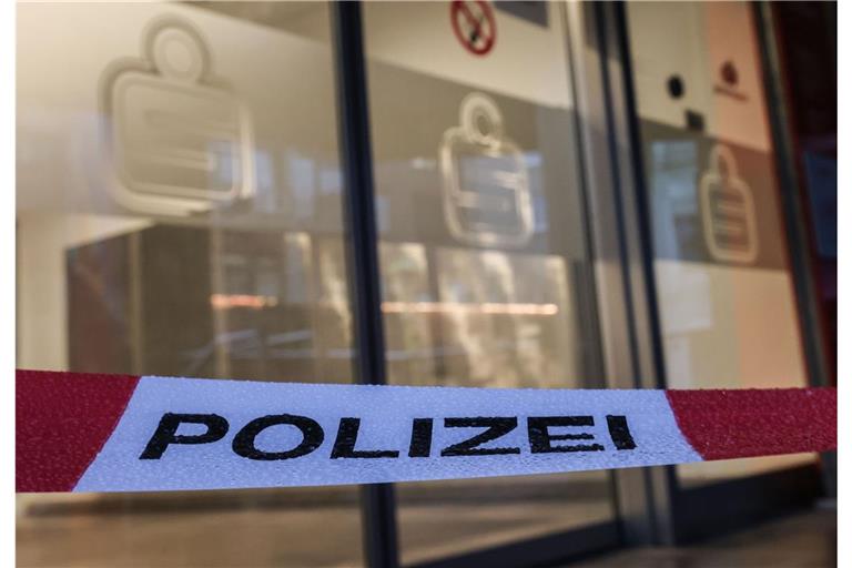 Nach dem Einbruch in die Bank in Gelsenkirchen suchen  inzwischen 230 Ermittler nach den Tätern.