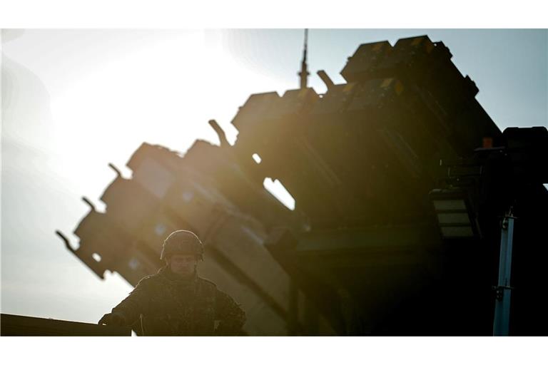 Nach dem Eindringen russischer Drohnen in den Luftraum der Nato will die Nato die Schutzmaßnahmen an der Ostflanke noch einmal verbessern. (Archivbild)
