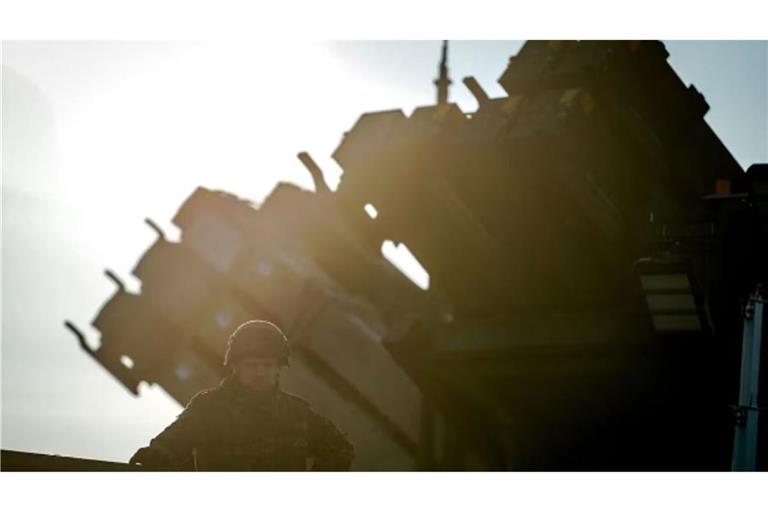 Nach dem Eindringen russischer Drohnen in den Luftraum der Nato will die Nato die Schutzmaßnahmen an der Ostflanke noch einmal verbessern. (Archivbild)