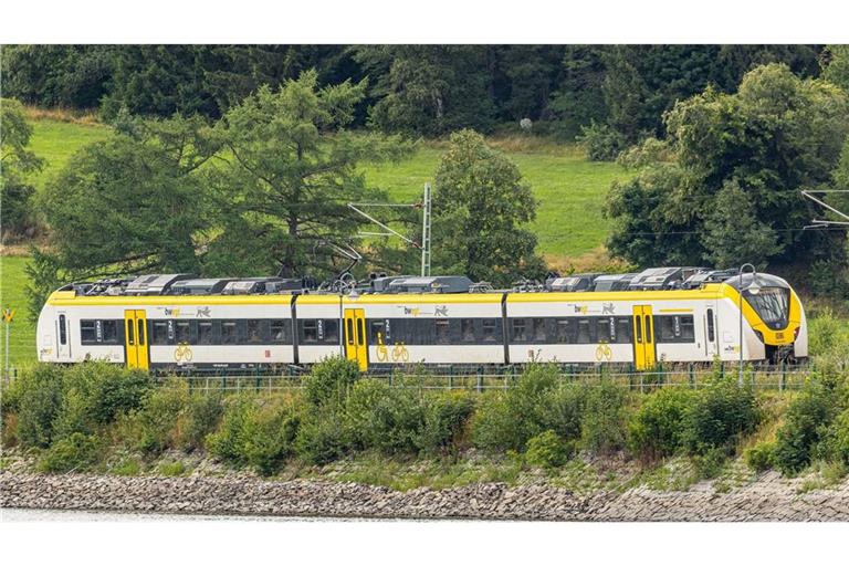 Nach dem Erdrutsch an einer Bahnstrecke im Südschwarzwald dauern die Beeinträchtigungen im Bahnverkehr an. (Symbolbild)