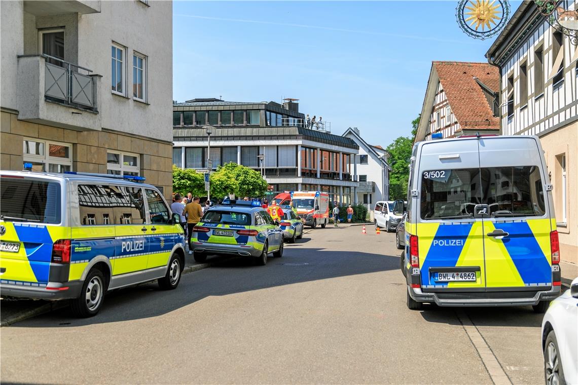 Nachsorge nach dem Amokfehlalarm an Murrhardter Schulzentrum Nach dem erschreckenden Szenario, bei dem erst nach anderthalb Stunden ein Amokfehlalarm festgestellt werden konnte, heißt es jetzt für die Einzelnen das Erlebte zu verarbeiten. Foto: Stefan Bossow