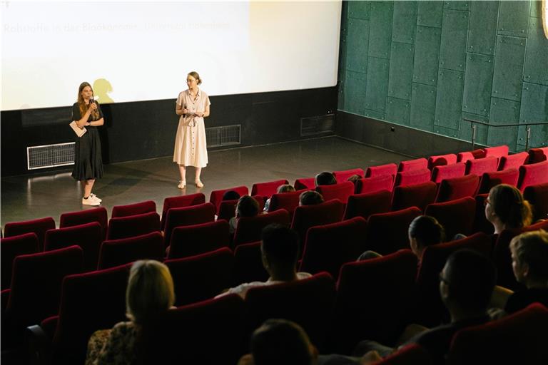 Nach dem Film gab es eine Diskussionsrunde mit Expertin Lena Kopp von der Universität Hohenheim. Foto: Alexander Becher
