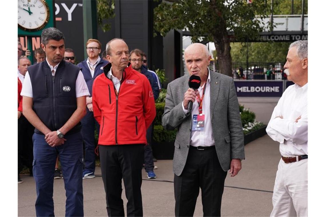 Knallhart-Kurs: Fia setzt Rennleiter ab - Videoreferee kommt Nach dem Formel-1-Finale vergangenen Saison ist Michael Masi (l) als Rennleiter abgesetzt worden. Foto: Michael Dodge/AAP/dpa