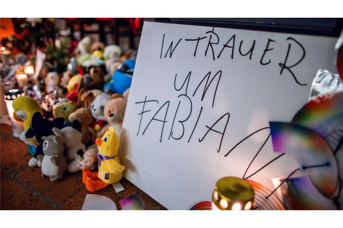 Nach dem gewaltsamen Tod des achtjährigen Fabian aus Güstrow wurde eine Tatverdächtige in Haft genommen. (Symbolbild)