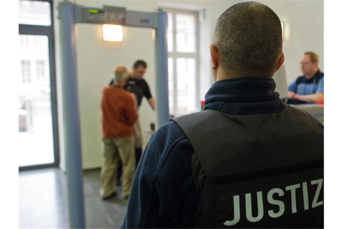 Ermordete Afghanin im Koffer – Prozess beginnt Nach dem gewaltsamen Tod einer Afghanin beginnt der Prozess gegen deren Brüder. Foto: Patrick Pleul/dpa-Zentralbild/dpa
