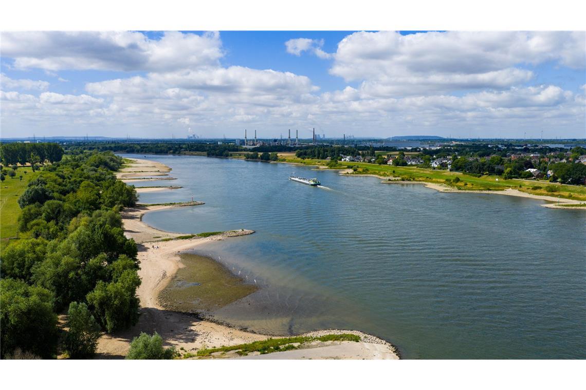 Im Rhein vermisster Sechsjähriger tot Nach dem Jungen wurde im Rhein gesucht.