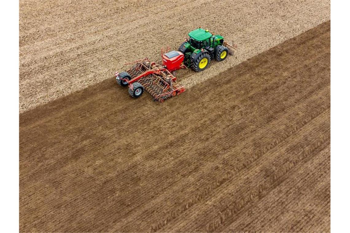 Bund und Länder einigen sich auf Agrarreform Nach dem Kompromiss der Agrarminister sollen 25 Prozent der EU-Direktzahlungen an deutsche Landwirte an Klima- und Umweltmaßnahmen geknüpft sein. Foto: Armin Weigel/dpa